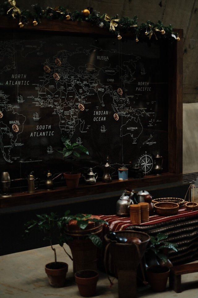 Entenda como funciona o curso de Relações Internacionais, o que se estuda e quais são as áreas de atuação.