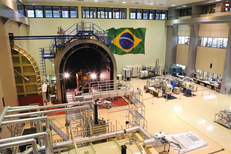 Descubra os principais lugares onde astrônomos podem trabalhar no Brasil, como observatórios e universidades.