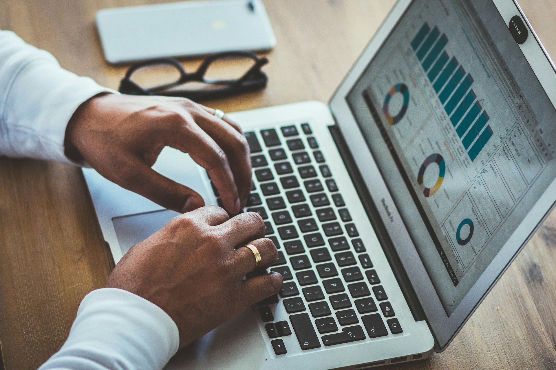 A análise de dados é uma das principais ferramentas aprendidas no curso de economia