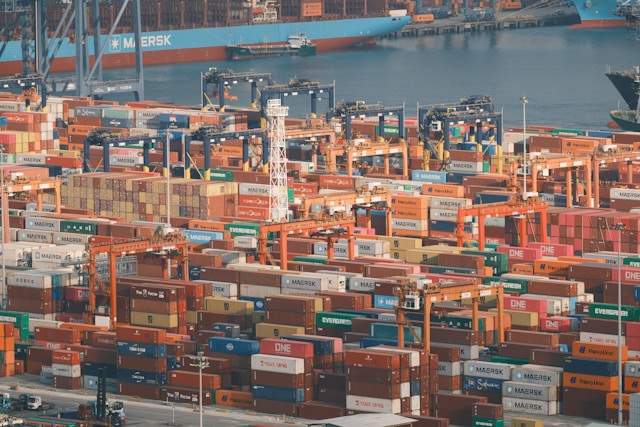 a atuação do economista no comercio internacional